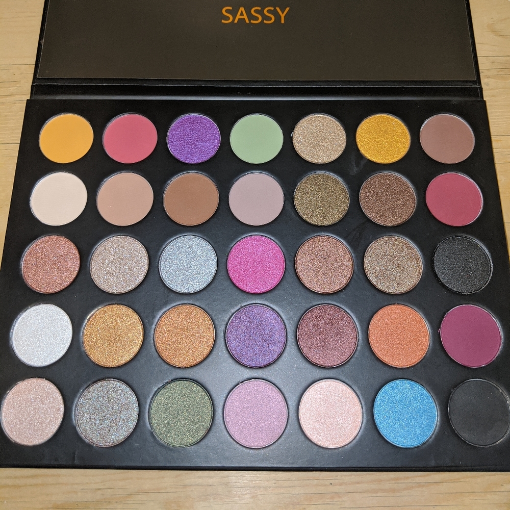 Top SELLER Eyeshadow Palette Sassy